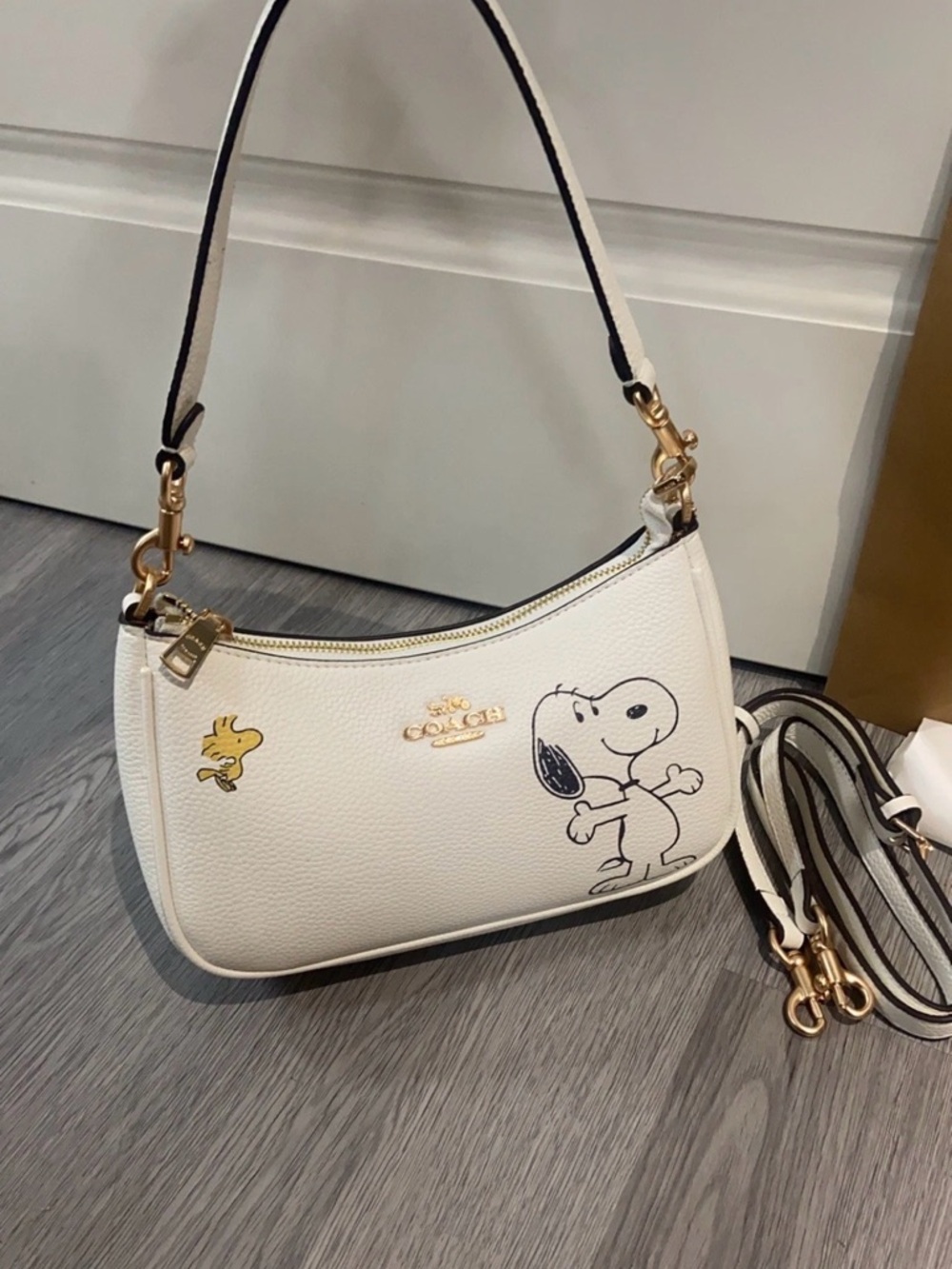 Coach White Leather Snoopy Shoulder Bag with Gold Hardware - Picture 3 of 7